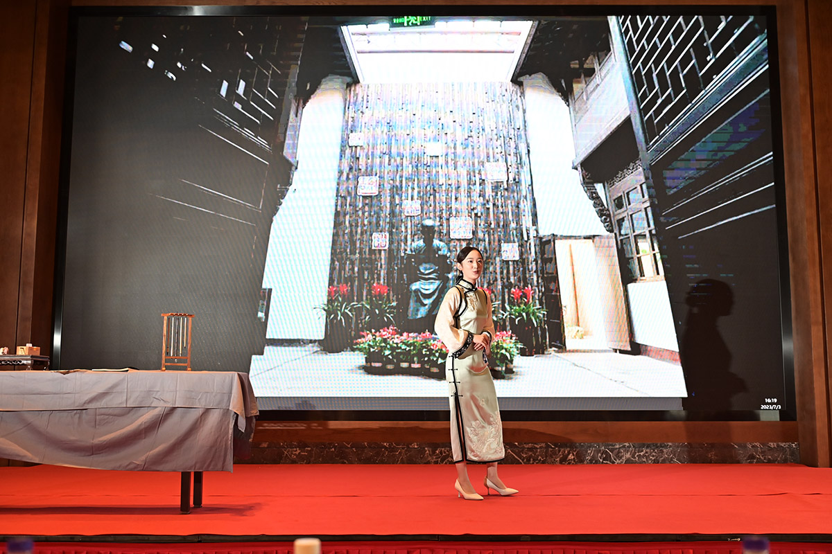 21號講解員、吳昌碩紀(jì)念館志愿者馬若晨講述吳昌碩故事《明月前身》